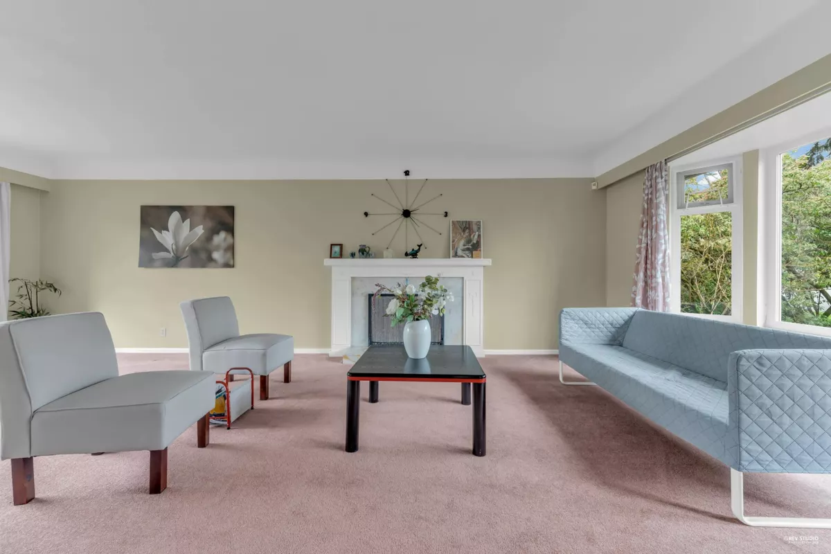 Living Room Photo of 4425 Maple Street, Vancouver, BC