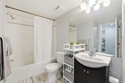 Hallway Photo of 204 14885 100 Avenue, Surrey, BC