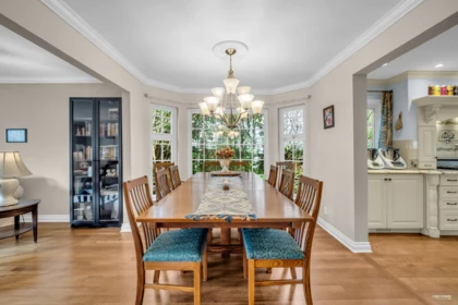 Breakfast Nook Photo of 539 Newcroft Place, West Vancouver, BC