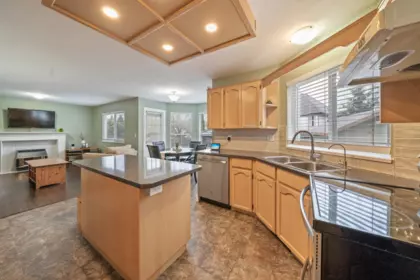 Basement Recreation Room Photo of 21481 Telegraph Trail, Langley, BC