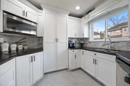 Primary Bathroom Photo of 7801 146a Street, Surrey, BC