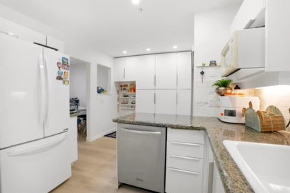 Kitchen Island Photo of 5 15432 16a Avenue, Surrey, BC