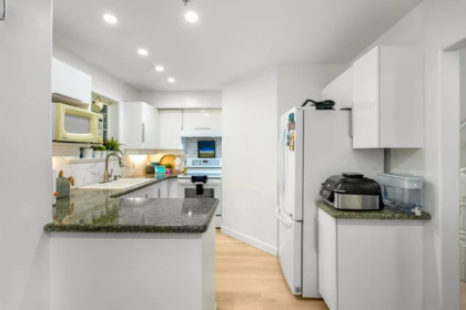 Kitchen Photo of 5 15432 16a Avenue, Surrey, BC