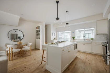 Kitchen Island Photo of 11 23183 136 Avenue, Maple Ridge, BC