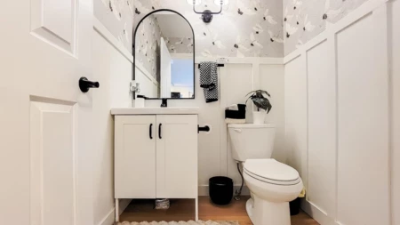 Guest Bathroom Photo of 50 9045 Walnut Grove Drive, Langley, BC