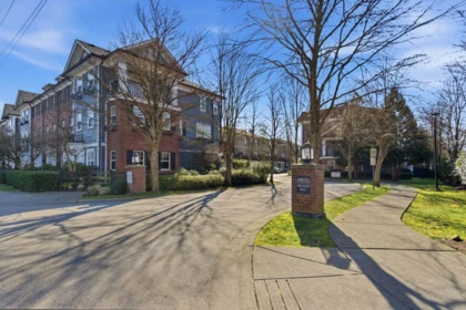 Front Yard Photo of 29 19572 Fraser Way, Pitt Meadows, BC