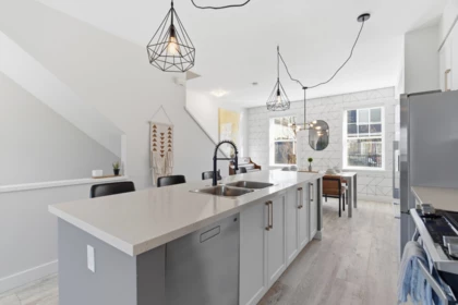 Kitchen Island Photo of 29 19572 Fraser Way, Pitt Meadows, BC