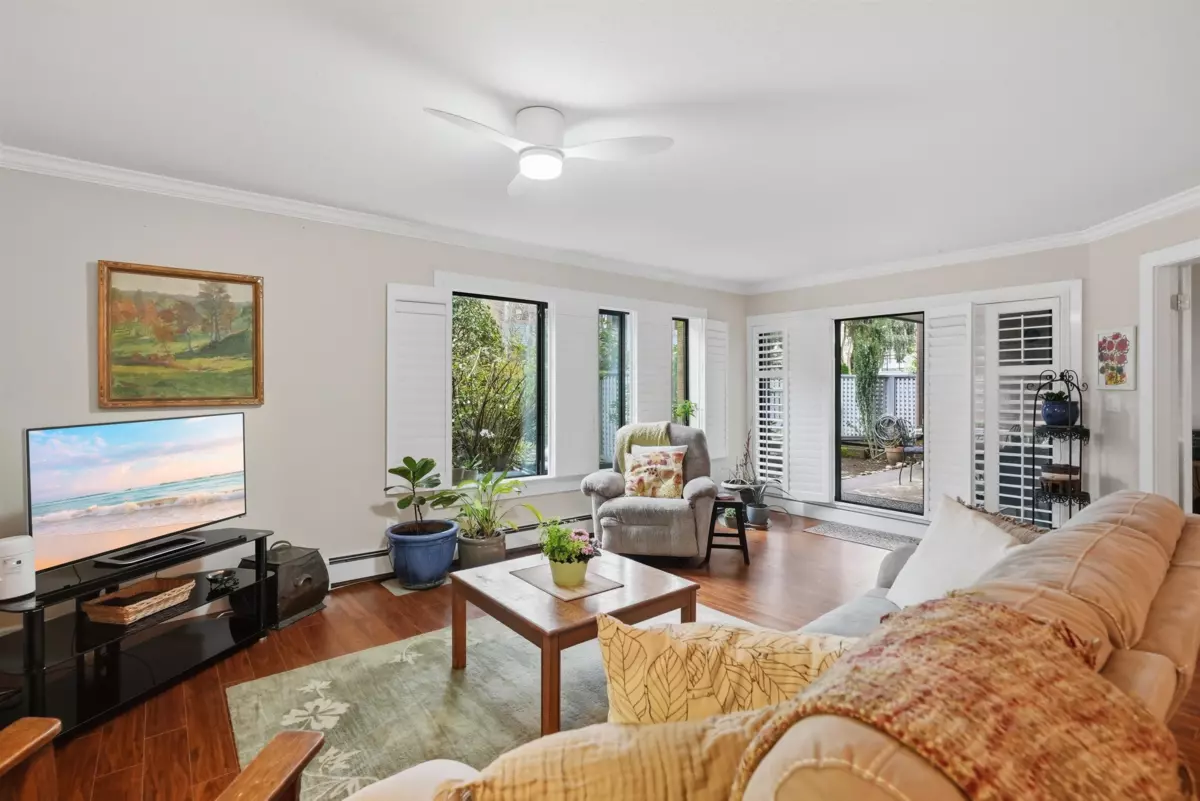 Family Room Photo of 109 15270 17 Avenue, Surrey, BC