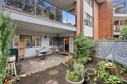 Staircase Photo of 109 15270 17 Avenue, Surrey, BC