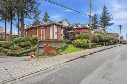 Swimming Pool Photo of 109 15270 17 Avenue, Surrey, BC
