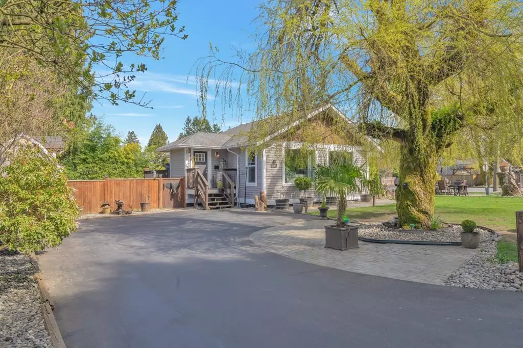 Family Room Photo of 21199 River Road, Maple Ridge, BC