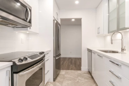 Primary Bathroom Photo of 102 9948 151 Street, Surrey, BC