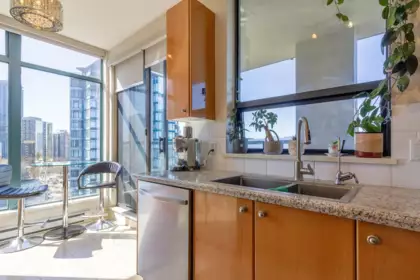 Primary Bathroom Photo of 1602 4567 Hazel Street, Burnaby, BC