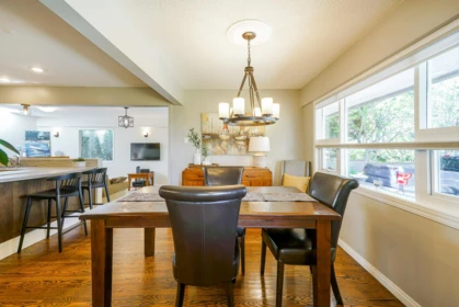 Breakfast Nook Photo of 15460 26 Avenue, Surrey, BC