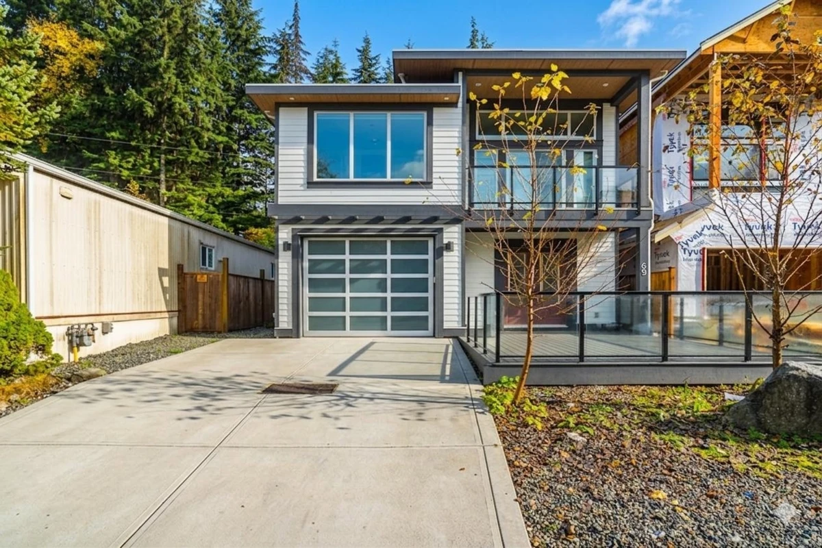 Family Room Photo of 69 3295 Sunnyside Road, Anmore, BC