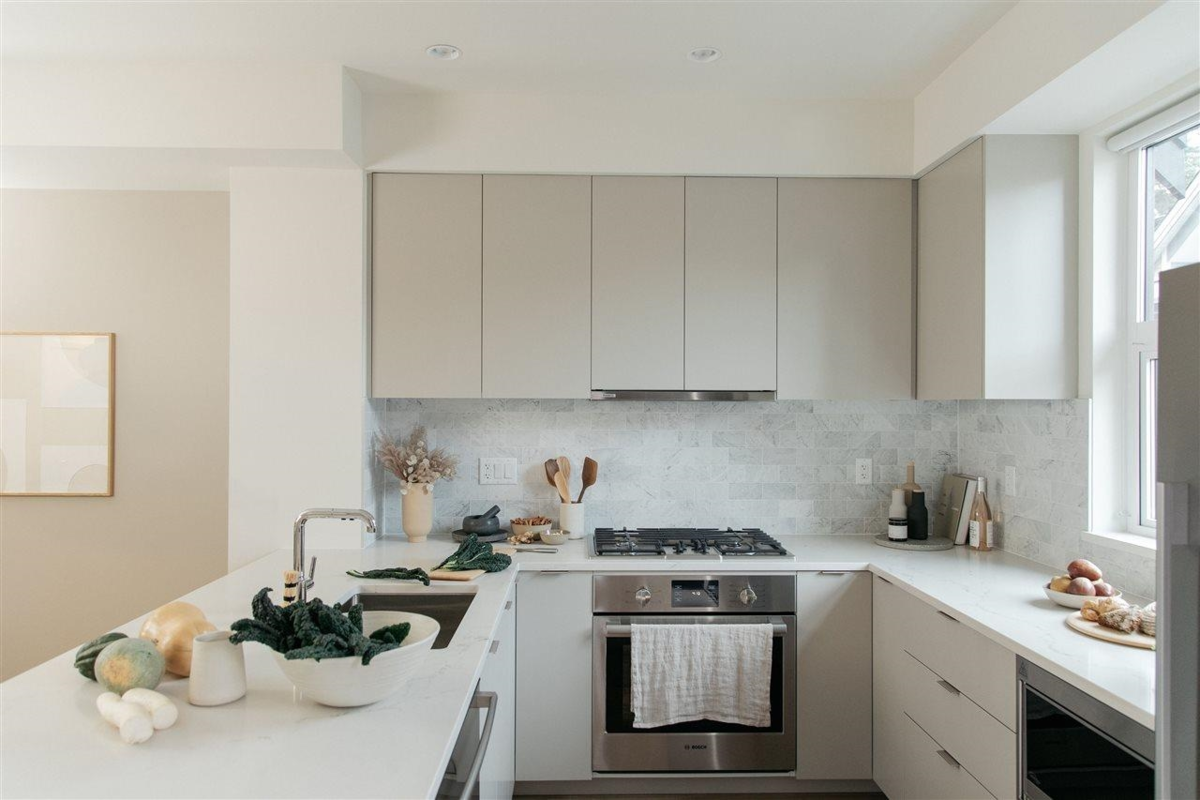 Family Room Photo of 7893 Oak Street, Vancouver, BC