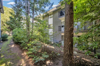 Front Yard Photo of 103 150 E 5th Street, North Vancouver, BC