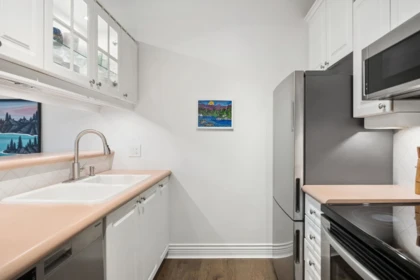 Guest Bathroom Photo of 978 W 16th Avenue, Vancouver, BC
