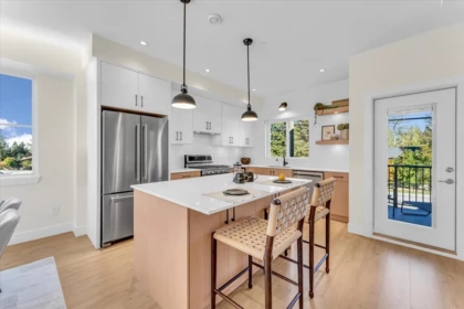 Kitchen Island Photo of 4 10392 240a Street, Maple Ridge, BC