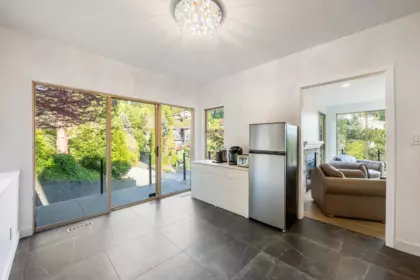 Powder Room Photo of 4809 Northwood Place, West Vancouver, BC