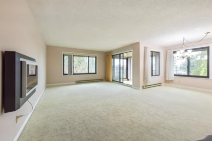 Basement Recreation Room Photo of 301 15317 Thrift Avenue, White Rock, BC
