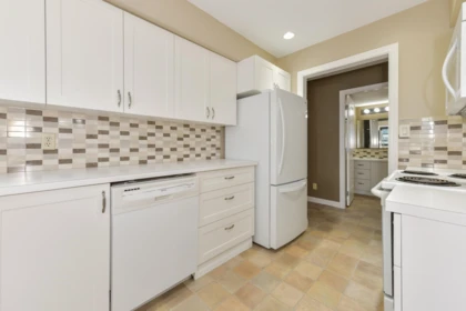 Breakfast Nook Photo of 301 15317 Thrift Avenue, White Rock, BC