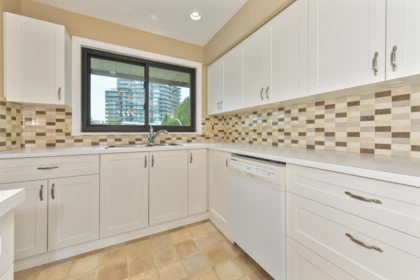 Pantry Photo of 301 15317 Thrift Avenue, White Rock, BC