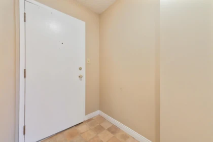 Primary Bedroom Photo of 301 15317 Thrift Avenue, White Rock, BC