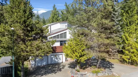 2301 Greenwood Way, Squamish, BC, Squamish — Single Family Residence for sale