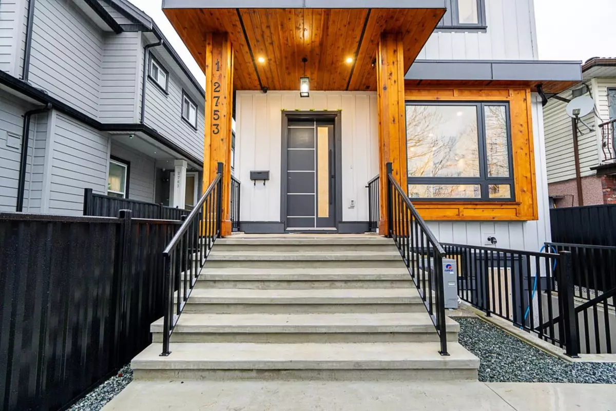 Family Room Photo of 1 2753 Nanaimo Street, Vancouver, BC