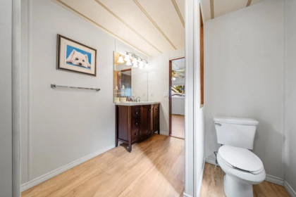 Entry Foyer Photo of 168 145 King Edward Street, Coquitlam, BC