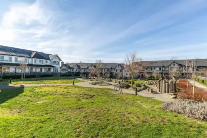 Front Yard Photo of 6 30930 Westridge Place, Abbotsford, BC