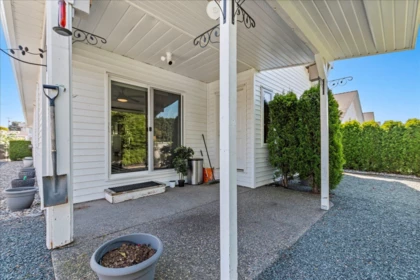 Entry Foyer Photo of 1 46244 Brooks Avenue, Chilliwack, BC