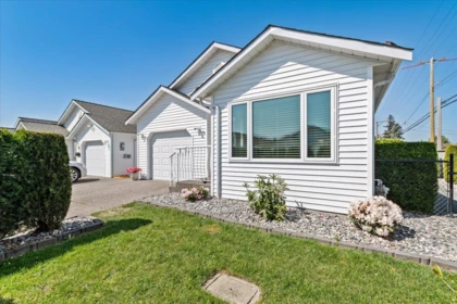 Front Yard Photo of 1 46244 Brooks Avenue, Chilliwack, BC
