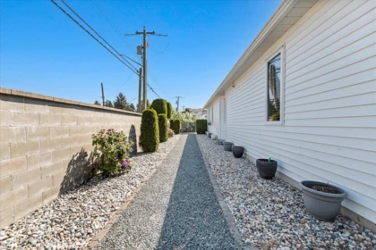 Outdoor Deck Photo of 1 46244 Brooks Avenue, Chilliwack, BC