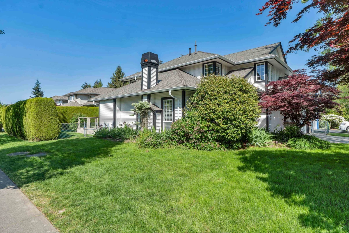 Family Room Photo of 18811 65 Avenue, Surrey, BC