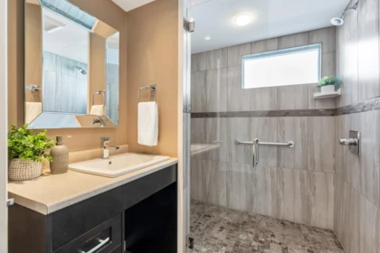 Laundry Room Photo of 18811 65 Avenue, Surrey, BC