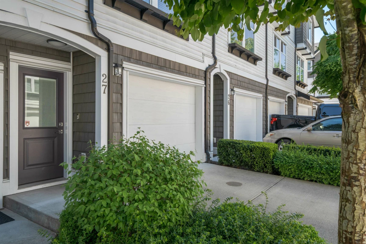 Family Room Photo of 27 14271 60 Avenue, Surrey, BC