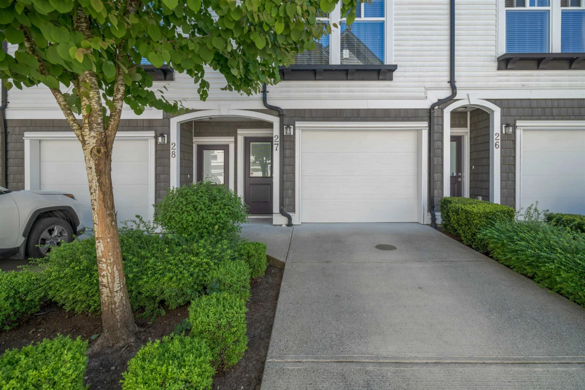 Living Room Photo of 27 14271 60 Avenue, Surrey, BC