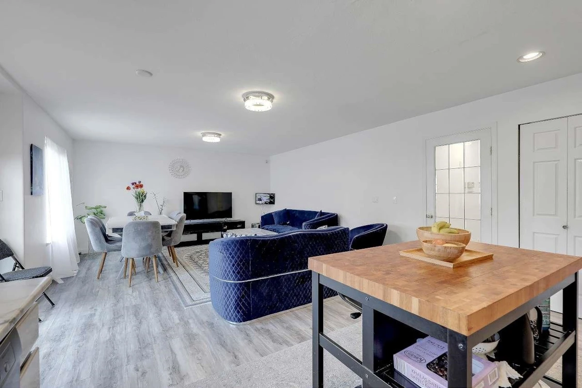 Living Room Photo of 16123 86 Avenue, Surrey, BC