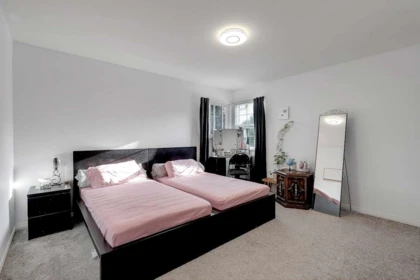 Basement Recreation Room Photo of 16123 86 Avenue, Surrey, BC