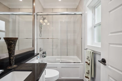 Entry Foyer Photo of 4319 Southwood Street, Burnaby, BC