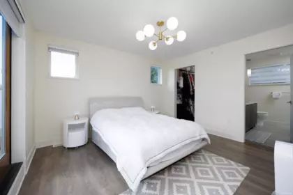 Powder Room Photo of 5552 Oak Street, Vancouver, BC