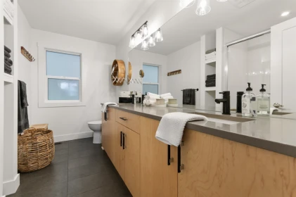 Kitchen Island Photo of 1 6262 Rexford Drive, Chilliwack, BC