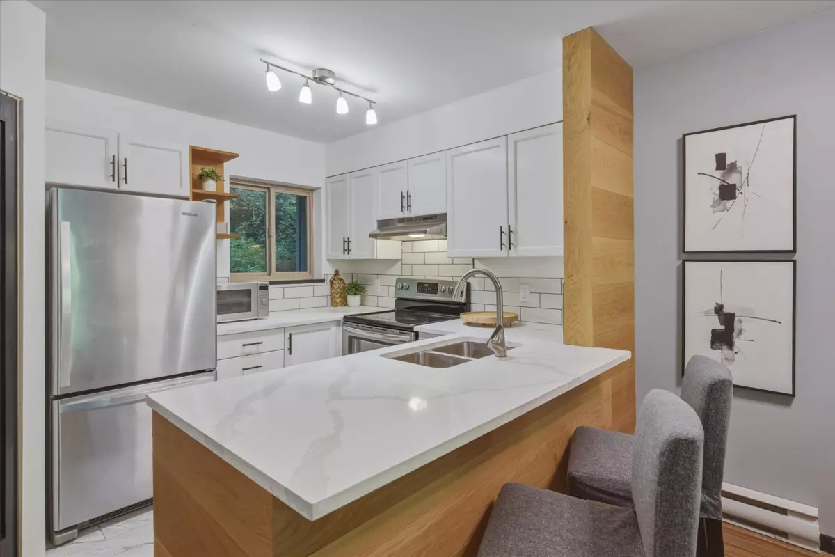 Dining Area Photo of 20C 3102 Panorama Ridge, Whistler, BC