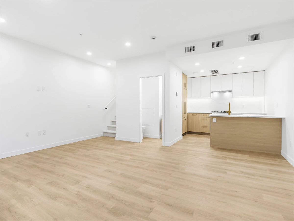 Dining Area Photo of 113 390 Guilby Street, Coquitlam, BC