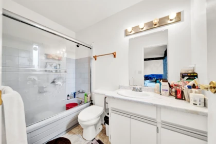 Guest Bathroom Photo of 27191 28a Avenue, Langley, BC