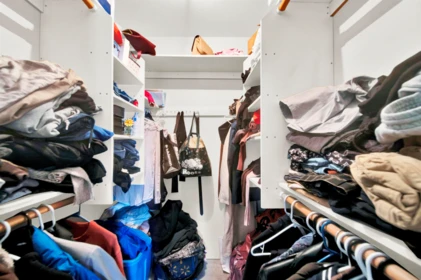 Walk-In Closet Photo of 27191 28a Avenue, Langley, BC