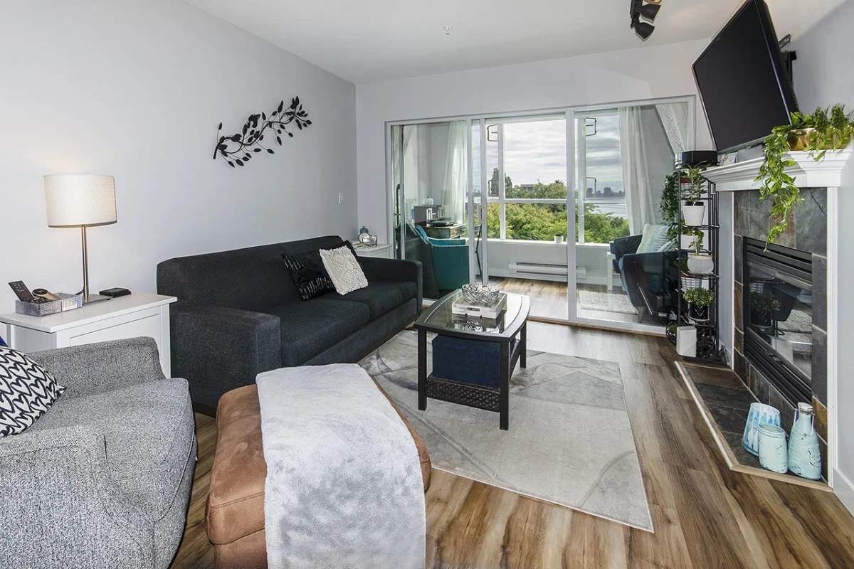 Dining Area Photo of 305 155 E 3rd Street, North Vancouver, BC