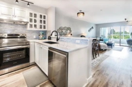 305 155 E 3rd Street, North Vancouver, BC